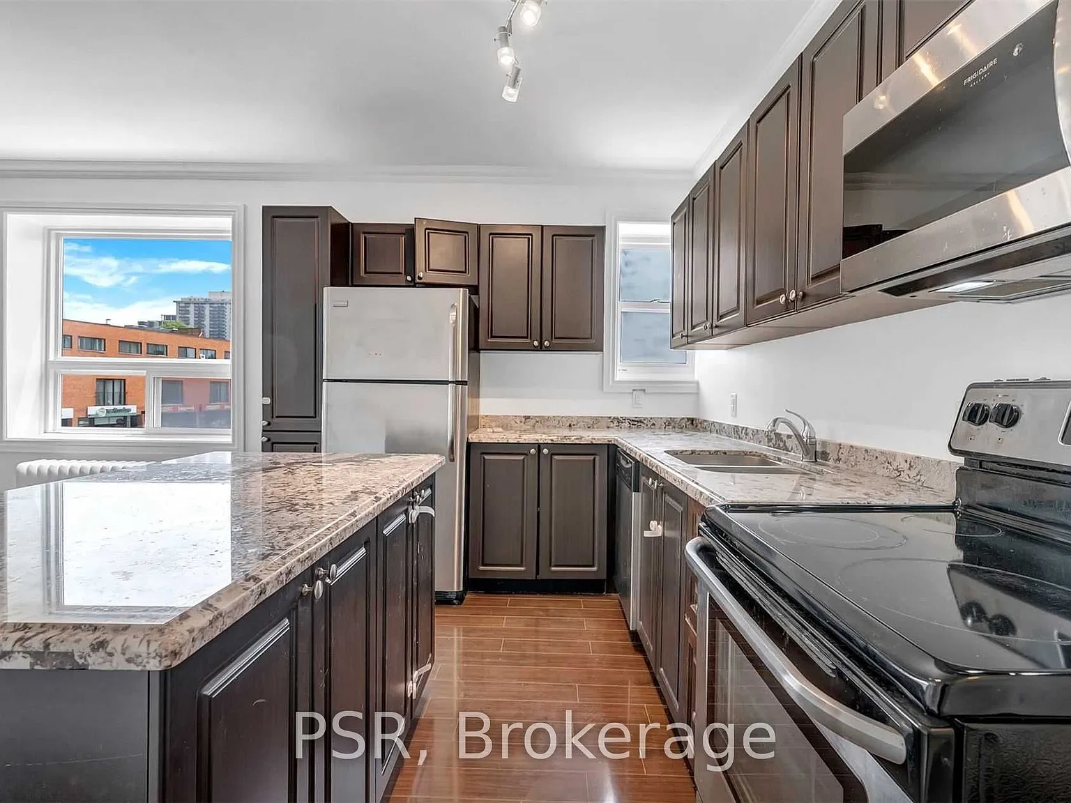 2 Craighurst Ave — Photo 1