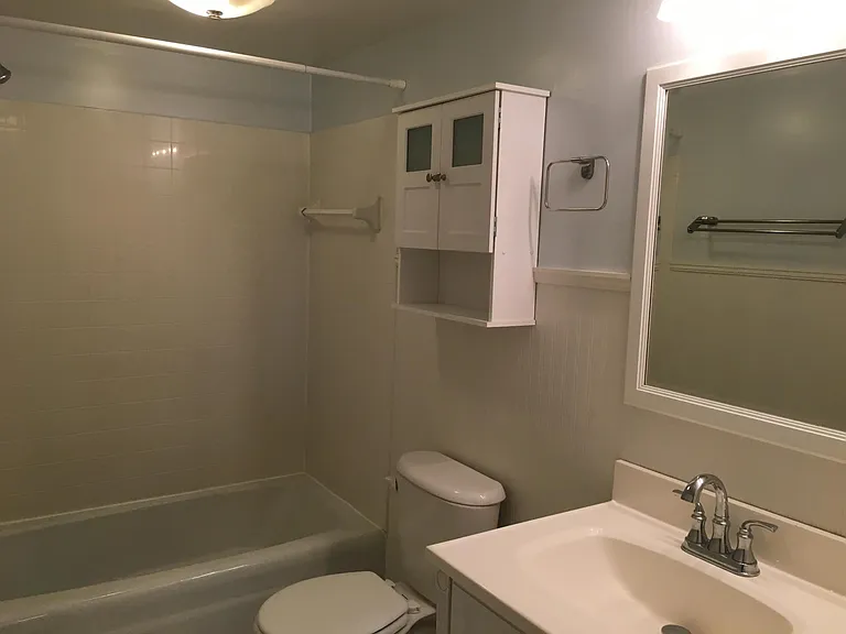 952 Chatham Ln #M — Photo 11