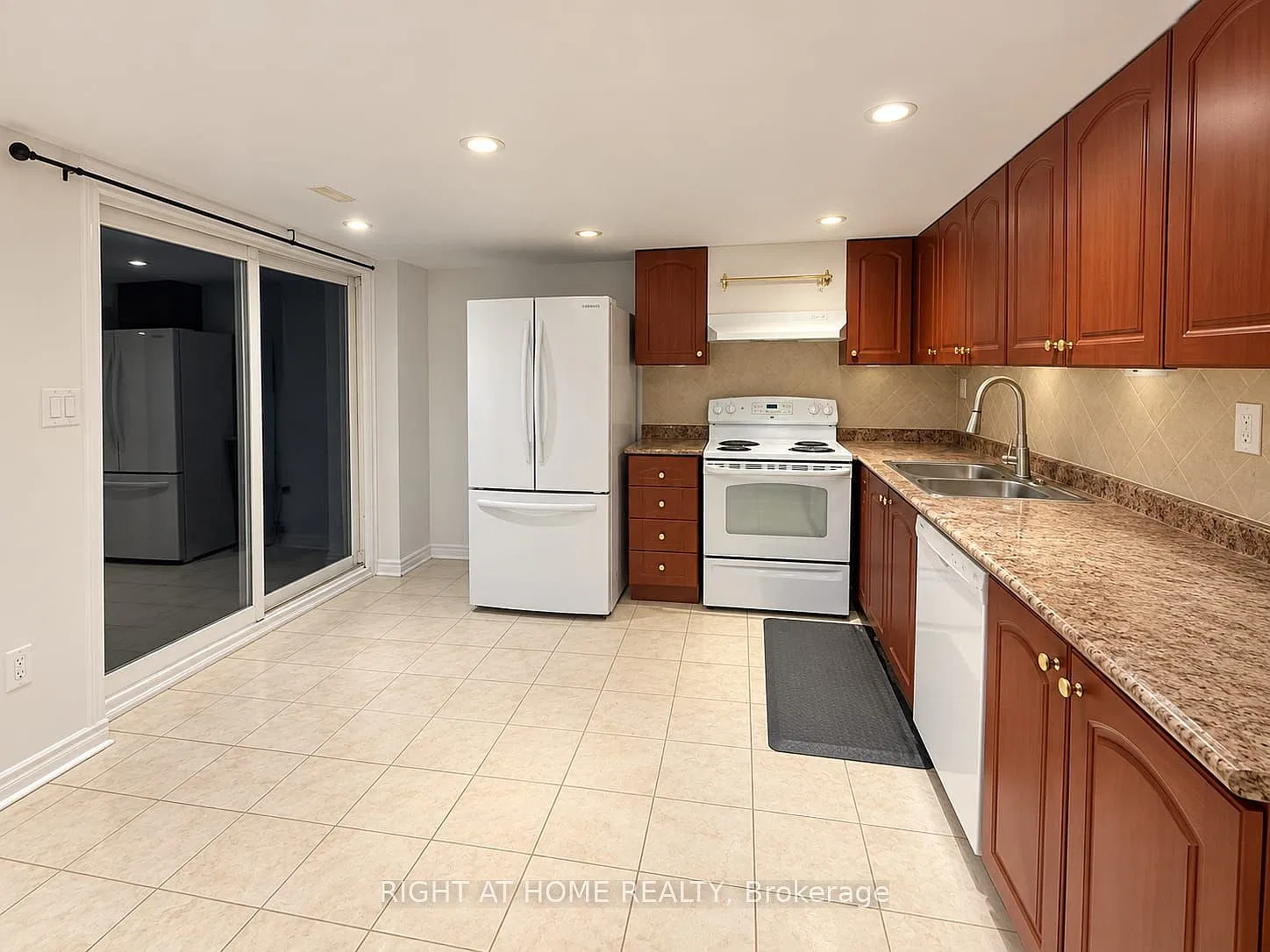 2 bed, $1,900 — Photo 2