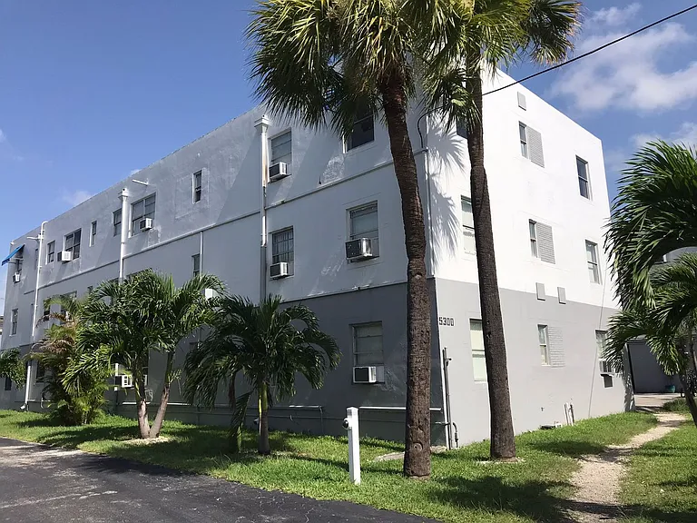 St George Apartments — Photo 100