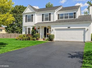 9 Crows Nest Ct, Grayslake, IL 60030