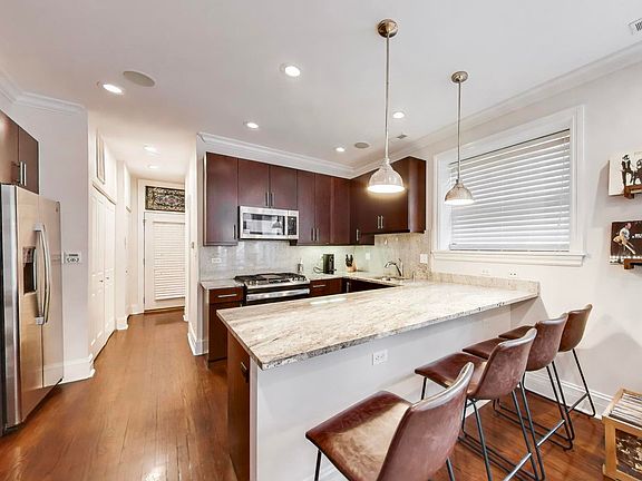5th image of 2701 N Wilton Ave #1