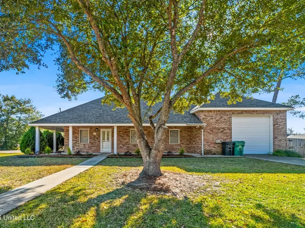 200 8th St, Bay Saint Louis, MS 39520