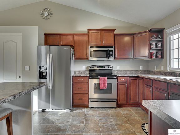 5th image of 16523 Butler Ave