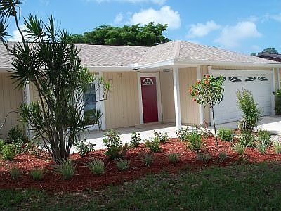 4/2/2 FENCED YARD!