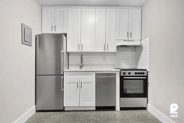 Rented by REZI | media 11