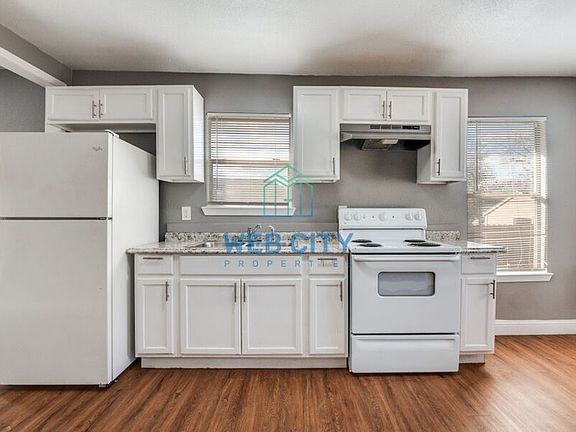 5th image of 1323 Grinnell St