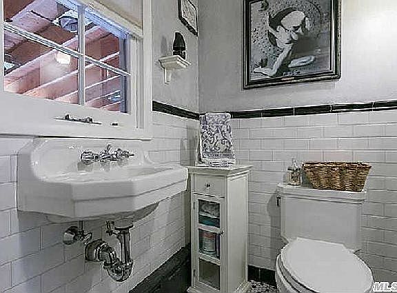 2nd image of 4020 220th St