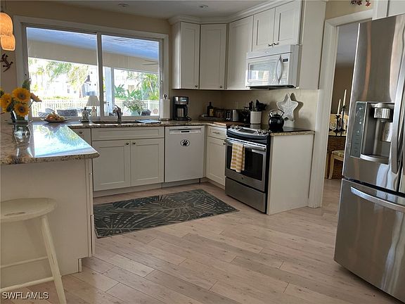4th image of 677 18th Ave S