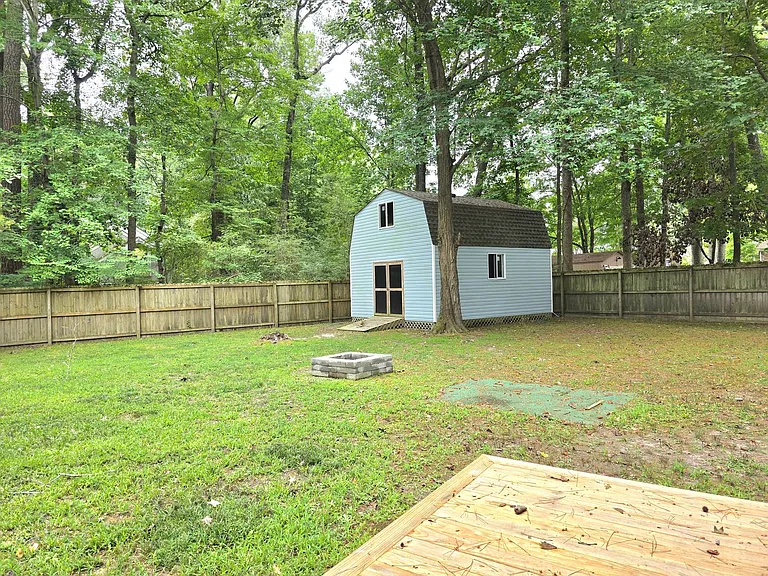 415 Rosewood Ln — Photo 27
