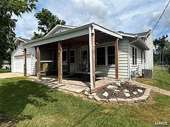 3rd image of 4017 Central Ln