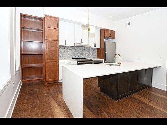 5th image of 50 E Court St