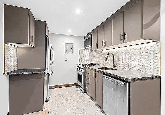4th image of 121 E 37th St APT 2A