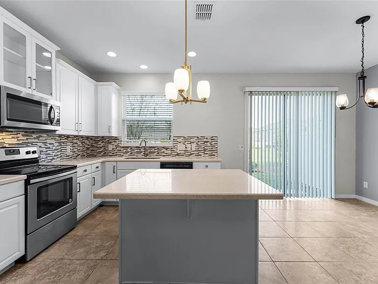 3733 Brighton Park Cir — Photo 5