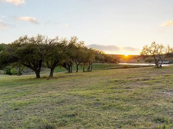 656 Hagee Dr, Fredericksburg, TX 78624