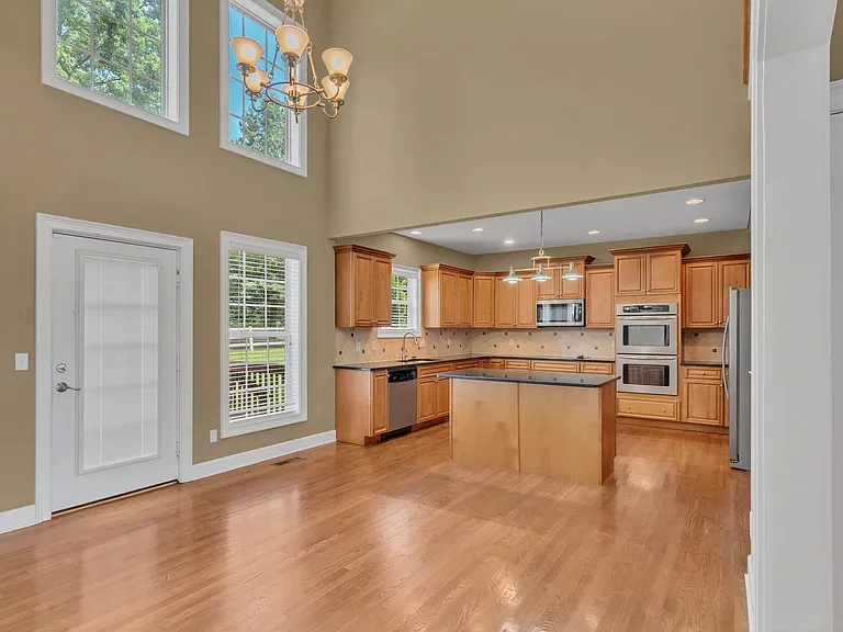 1520 Stokley Ln — Photo 6