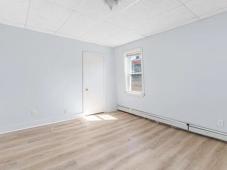 79 Oak St — Photo 3