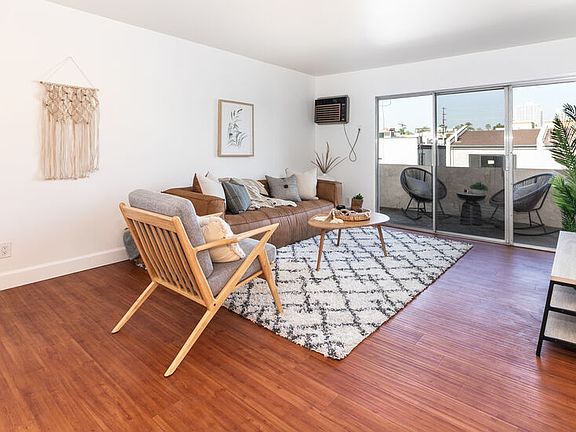 3rd image of 1827 S Barrington Ave APT 207
