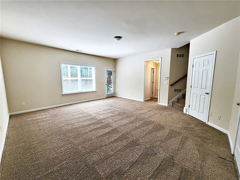 3459 Latitude Cv — Photo 10