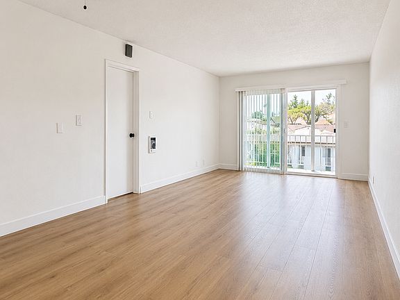 3rd image of 347 E Plymouth St #5