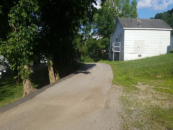 5th image of 959B Gordon Dr