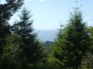 20 Hillside Dr, Whitethorn, CA 95589