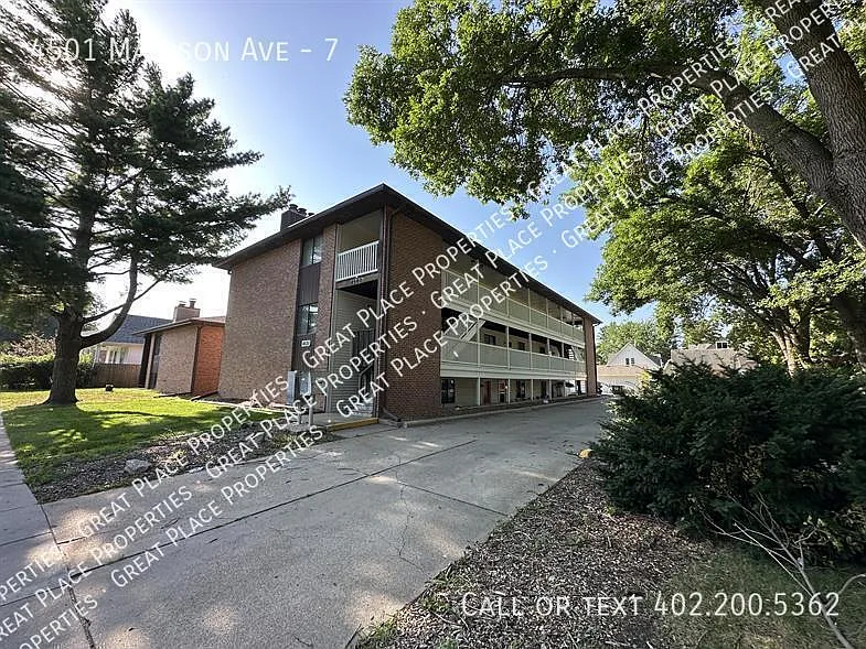 2 bed, 854 sqft, $829 — Photo 3