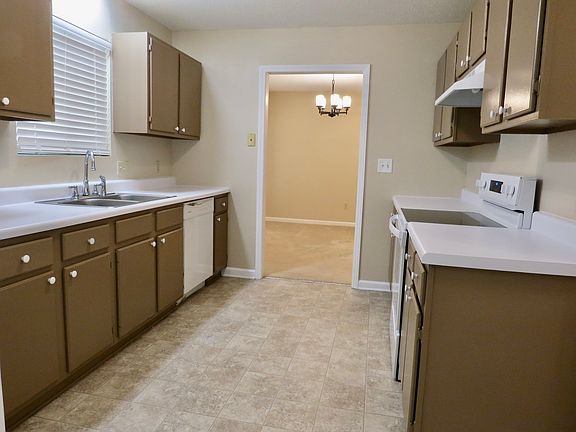 3rd image of 709 Frazier Ln #1