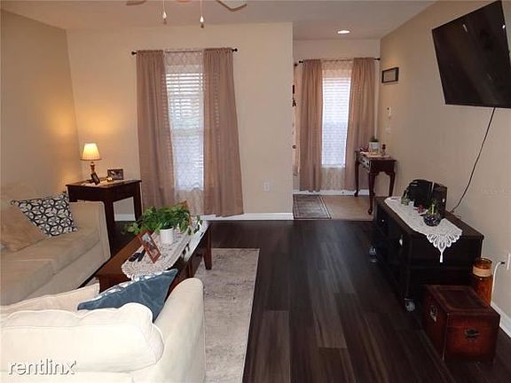 5th image of 406 Belvedere Way