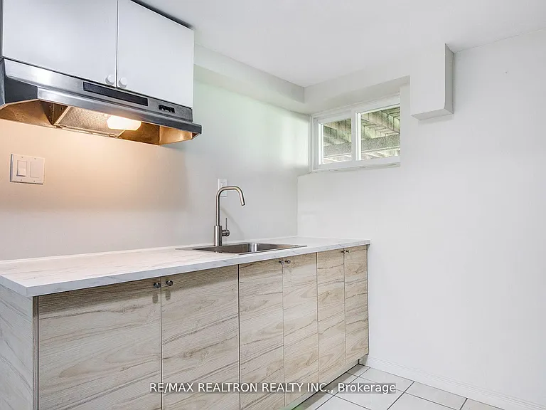 24 Highland Park Blvd — Photo 34