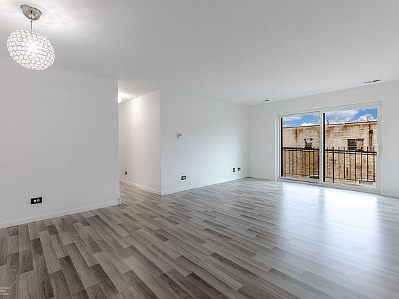 3rd image of 2615 W Foster Ave APT 304