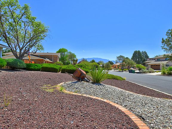 2nd image of 3907 Saint Andrews Dr SE