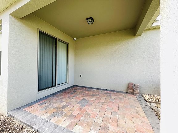 5th image of 8221 Lakeview Crossing Dr