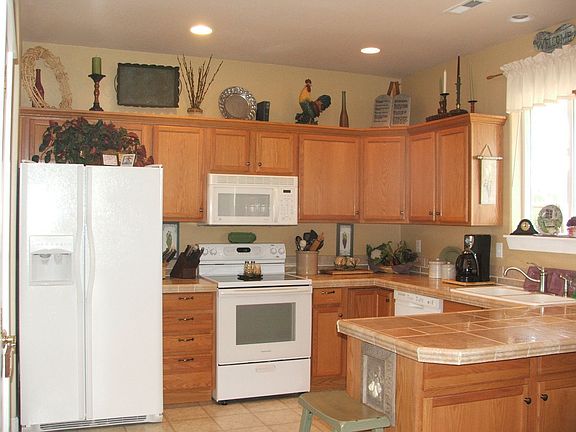 Lots of storage in Kitchen