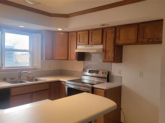 4th image of 1515 W 6th St