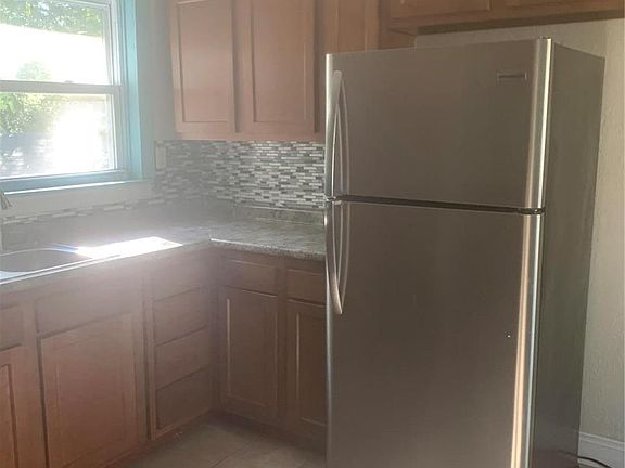 3rd image of 711 Francis Ave