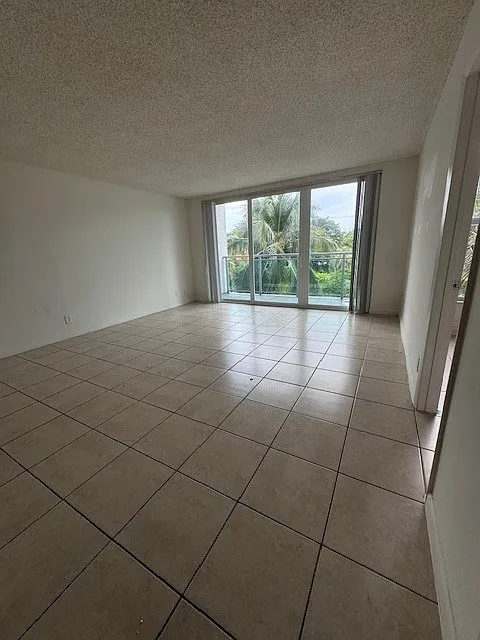 1 bed, 1.5 bath, 950 sqft, $1,655 — Photo 3