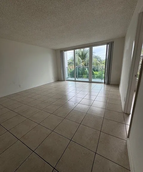 3550 Washington St — Photo 3