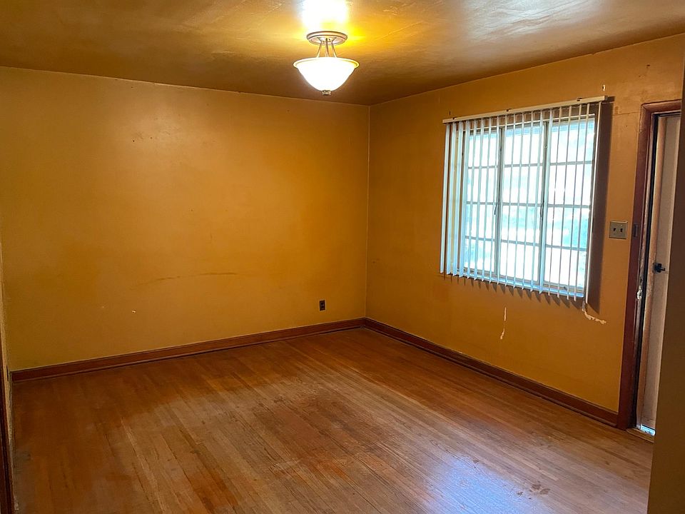 2nd image of 1804 E Waterman St