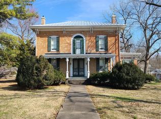 608 5th St, Carrollton, IL 62016