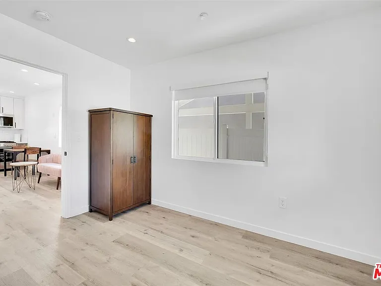 14642 1/2 Runnymede St — Photo 14