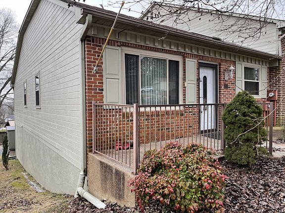 2nd image of 208 Farmington Trl
