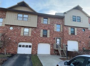 632 Sunset Cir, Cranberry Township, PA