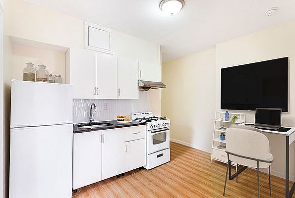 1st image of 52 Henry St APT 5RE