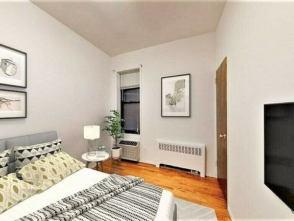 3rd image of 318 E 89th St #2B1
