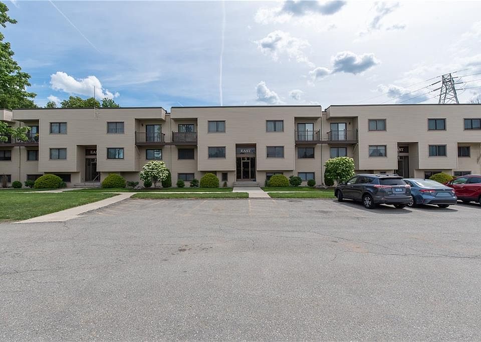 1st image of 196 Old River Rd APT 3B