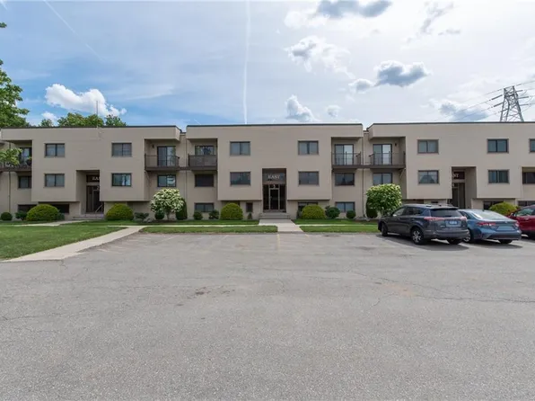 196 Old River Rd APT 3B, Lincoln, RI 02865