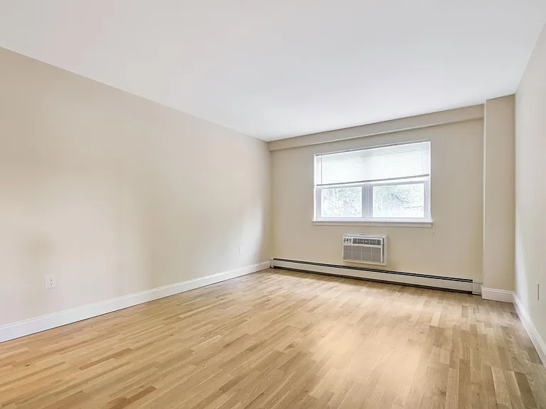 Heritage House Apartments — Photo 38