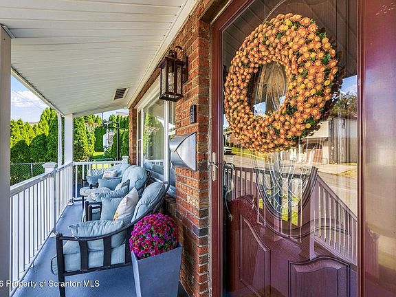 5th image of 602 Campbell St