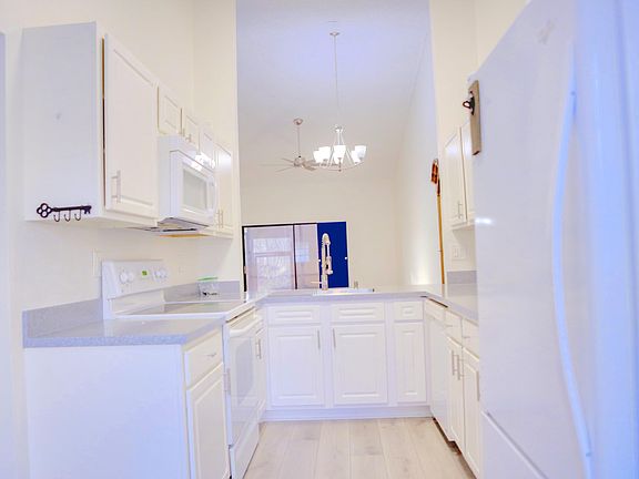5th image of 1060 Parkside Green Drive #E